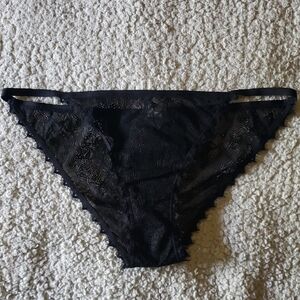 NWOT Parade Sexy Silky Lace String Cheeky Panty in Eightball Lace